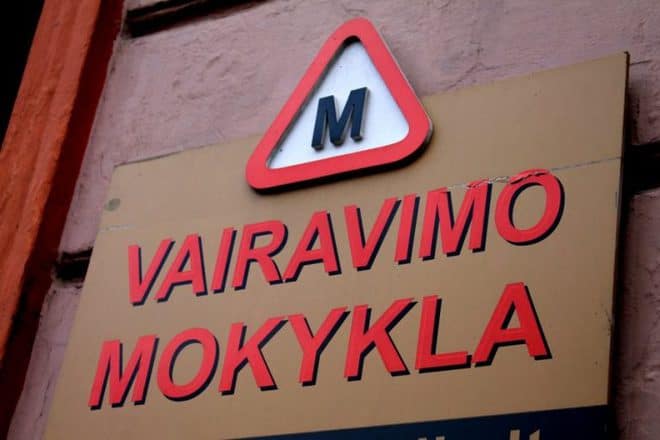Vairavimo mokyklos: ką reikia žinoti renkantis? 28 Vairavimo mokyklos: ką reikia žinoti renkantis?