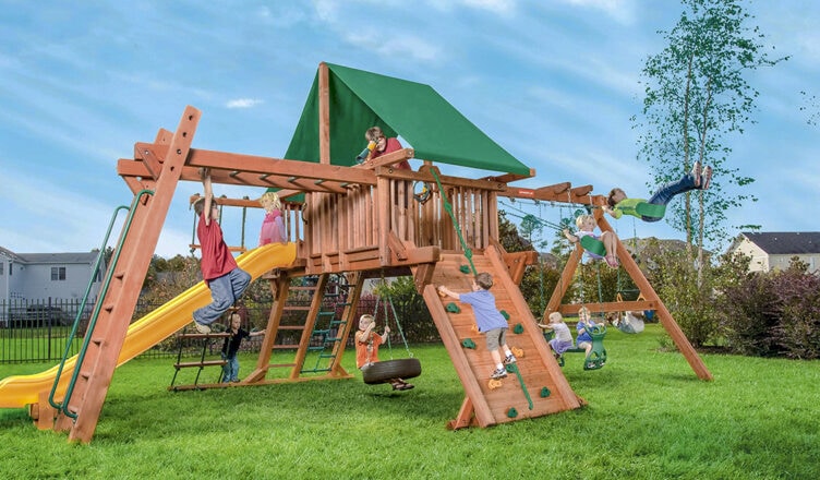 zaidimu-aiksteles-ivairaus-amziaus-vaikams-is-judekim-lauke