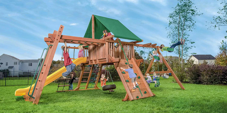 zaidimu-aiksteles-ivairaus-amziaus-vaikams-is-judekim-lauke